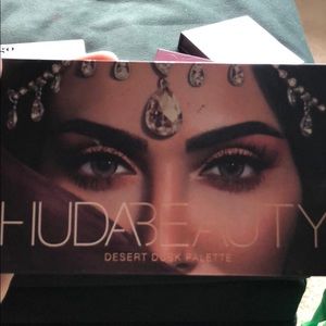 Huda Beauty Desert Dusk